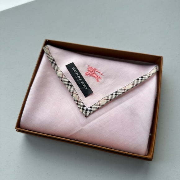 100% Authentic Burberry NWT Pink Tartan Scarf Handkerchief Made in Japan - Picture 13 of 13